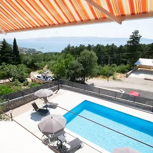 apartment-mila-klenovica.primorje-gorskikotar.com/