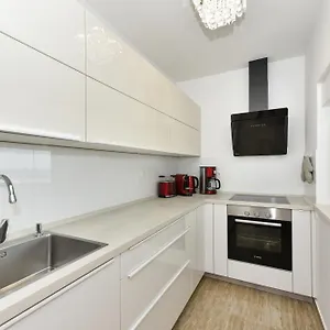 mm-luxury-apartments-new.hotelinzadar.com/